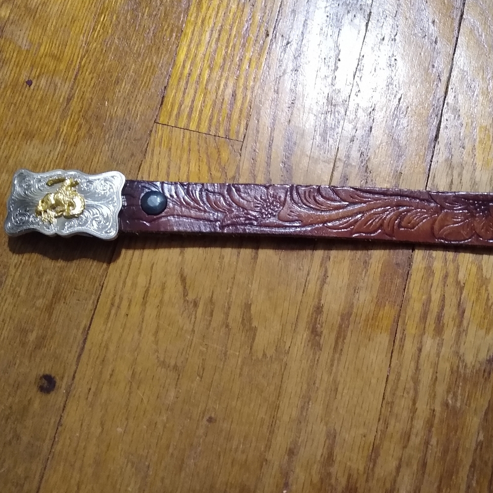 Belt with cowboy buckle